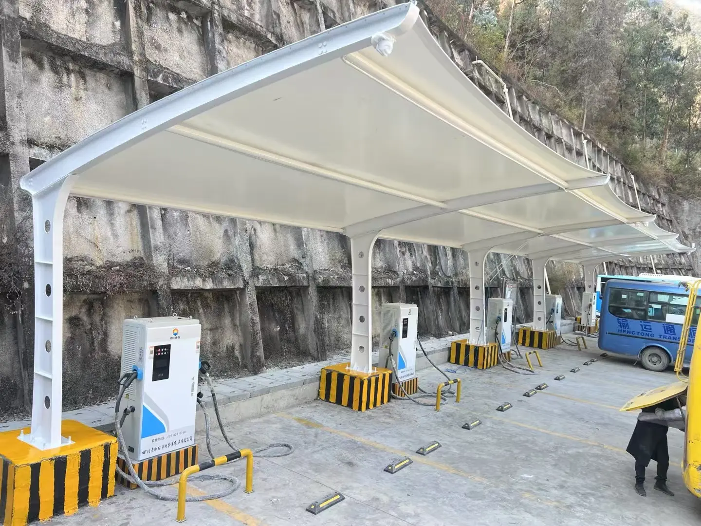 贵州榕江园区停车棚采购:为什么“省”在前面的钱,最后都花在了后面?